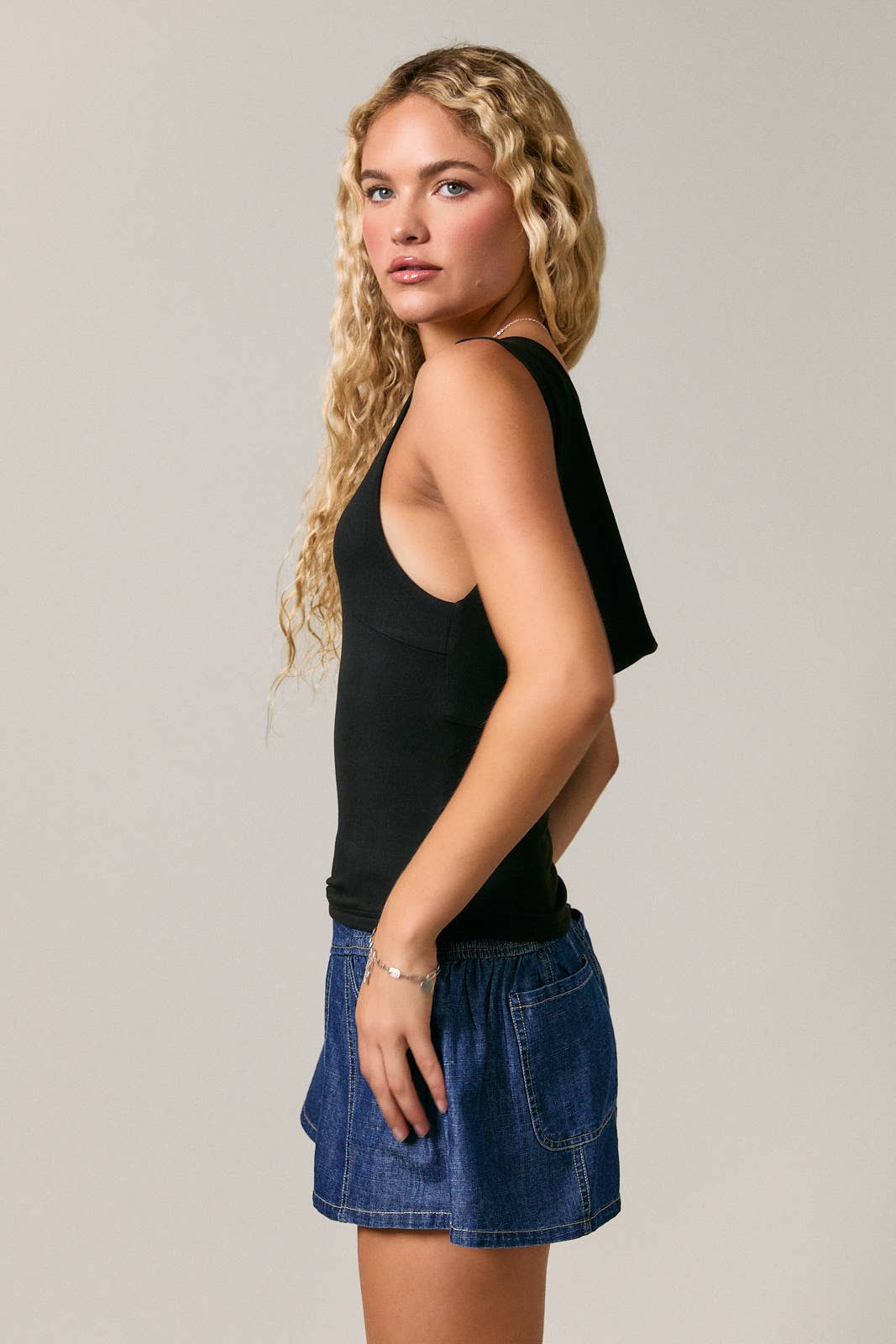 Sommer High Neck Sleeveless Top