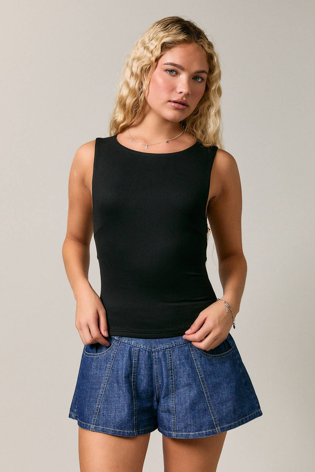 Sommer High Neck Sleeveless Top