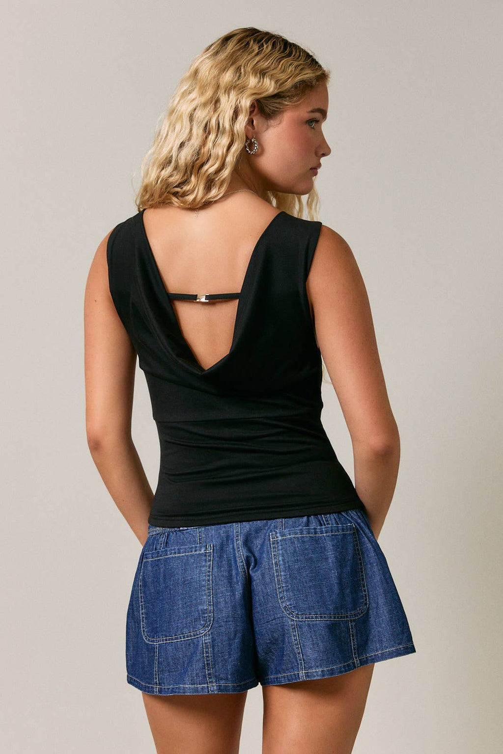 Sommer High Neck Sleeveless Top