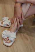 The Ginny | White Textured Bow Slide