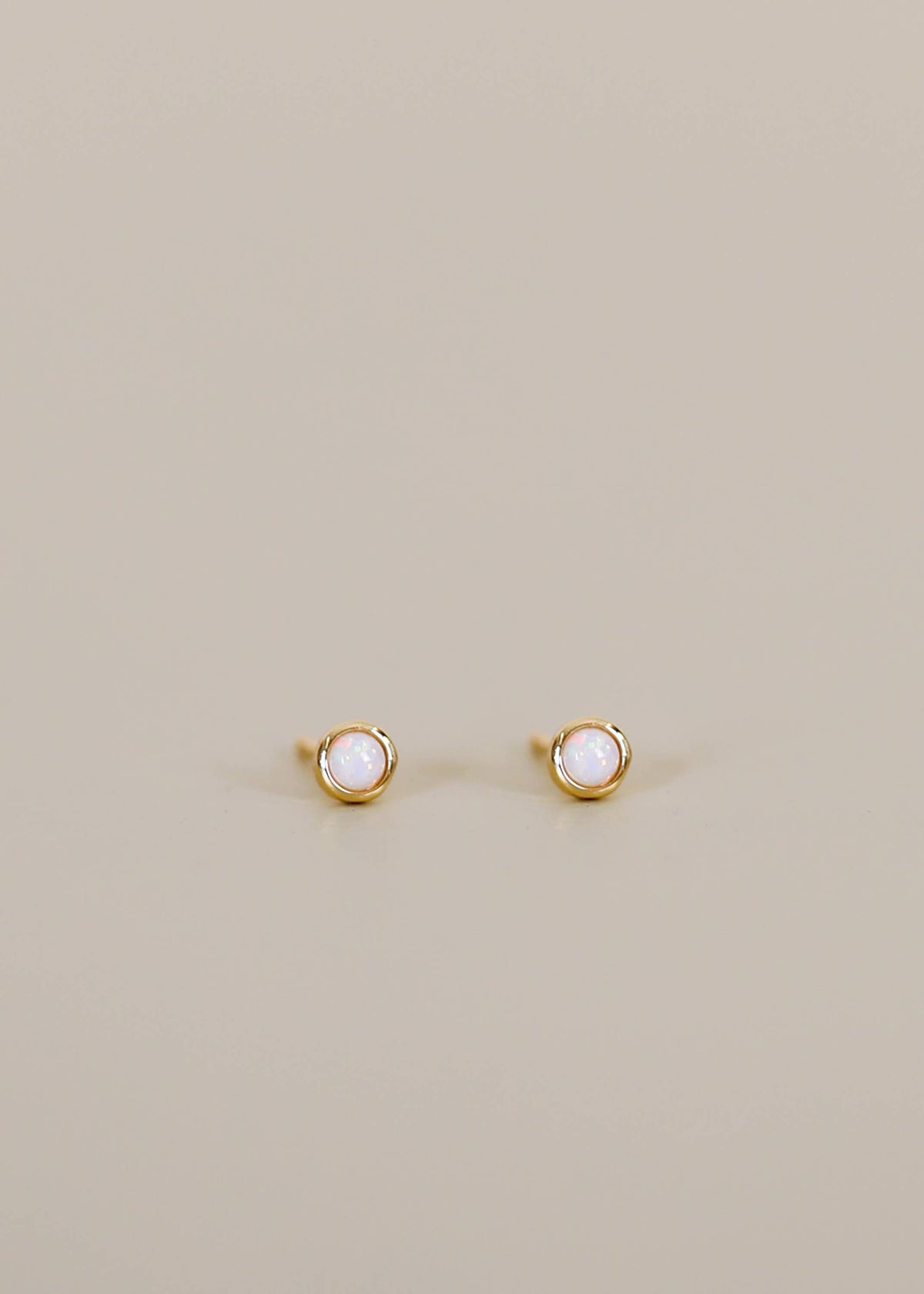 Simple Stud - White Opal