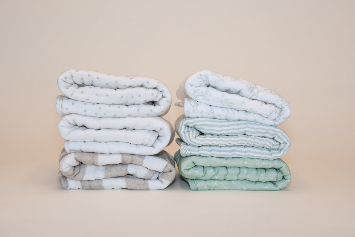 PREORDER - ORGANIC MUSLIN BURP CLOTHS, 3 PACK (PISTACHIO + CREAM)