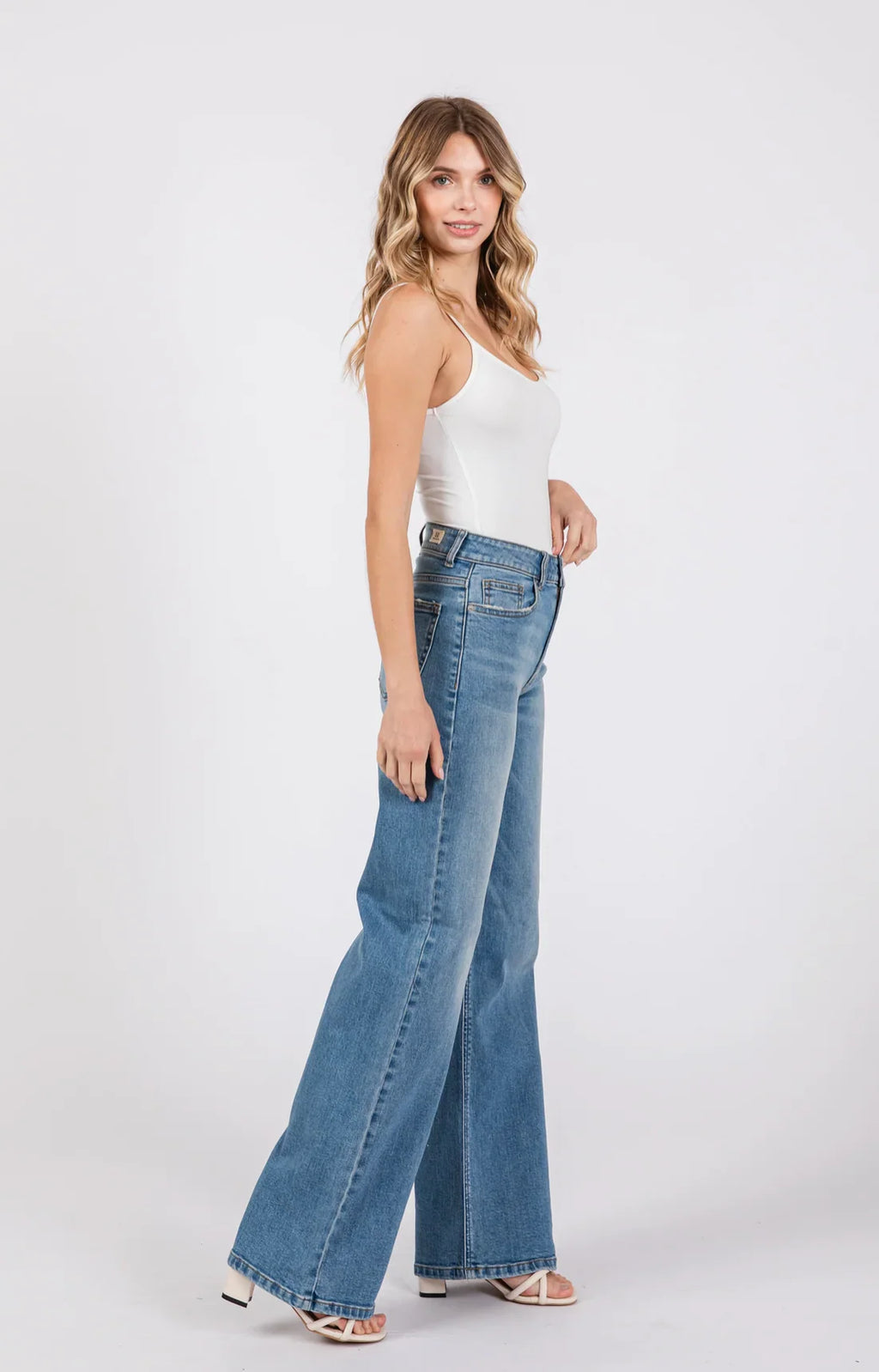 Raya Wide Slouchy Jeans
