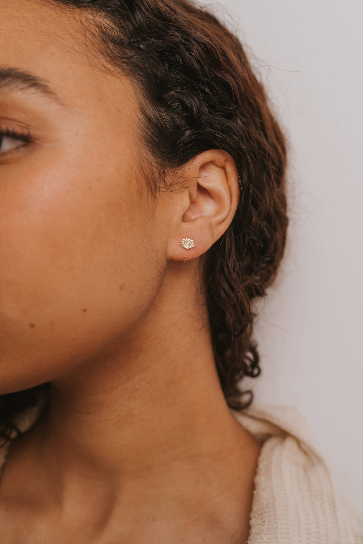 Icon Huggies - Lotus Flower - Gold Earrings