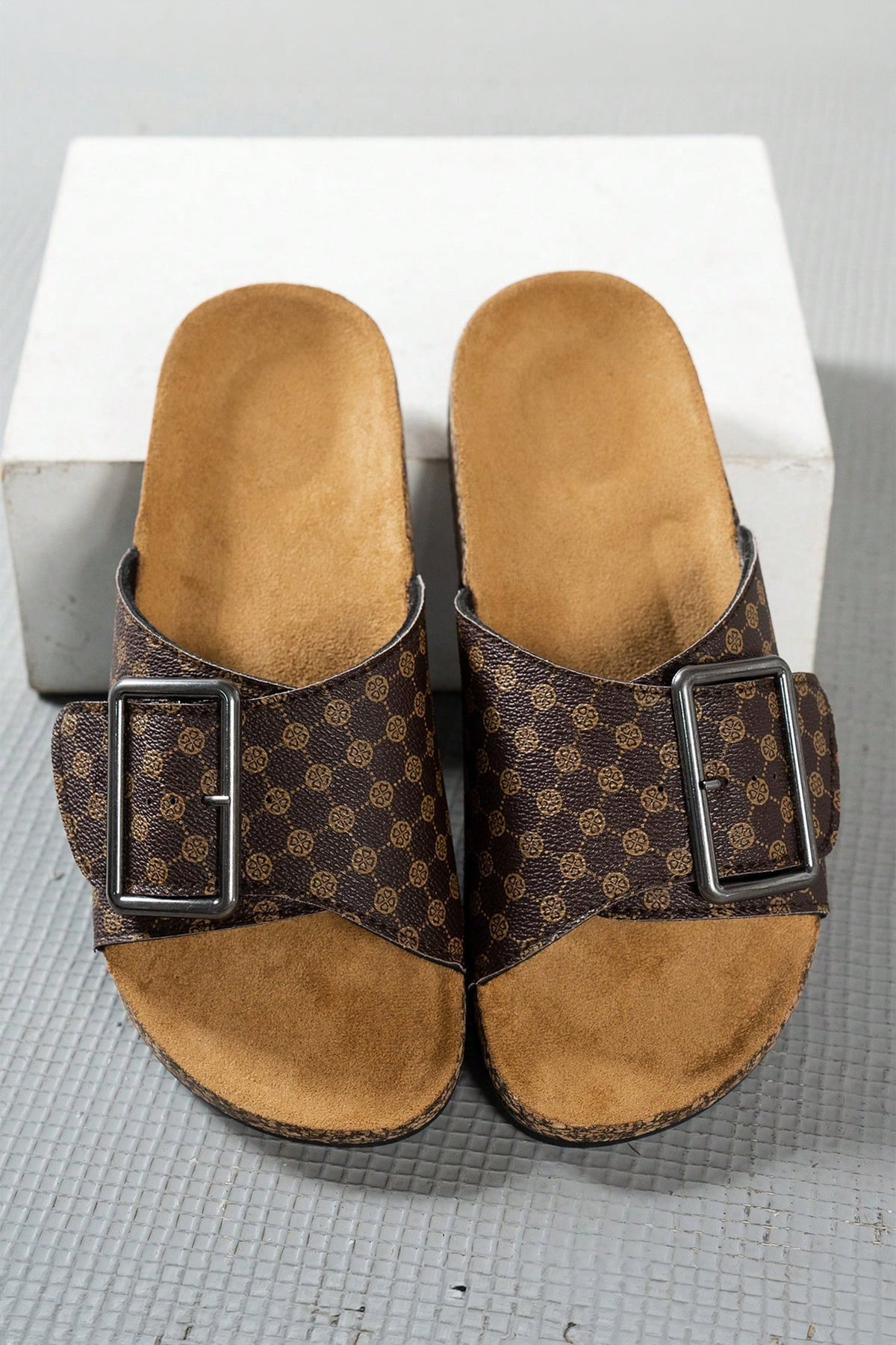 Color black Retro Geometric Print Buckle Strap Flat Slippers
